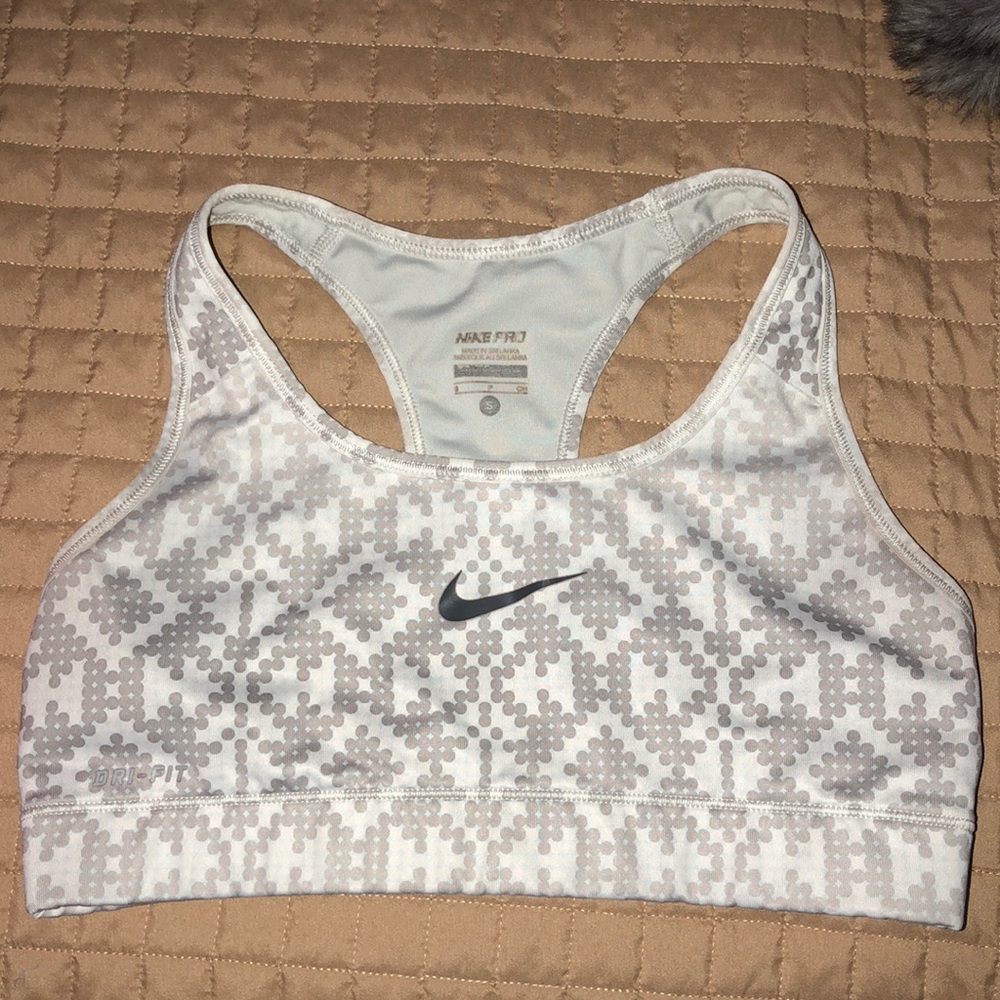 Very good condition Nike pro sports bra